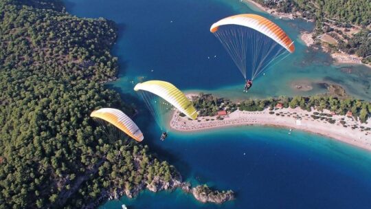 Découvrez le frisson du saut en parachute à Saumur